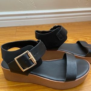 Black Platform sandals with buckle Size 8